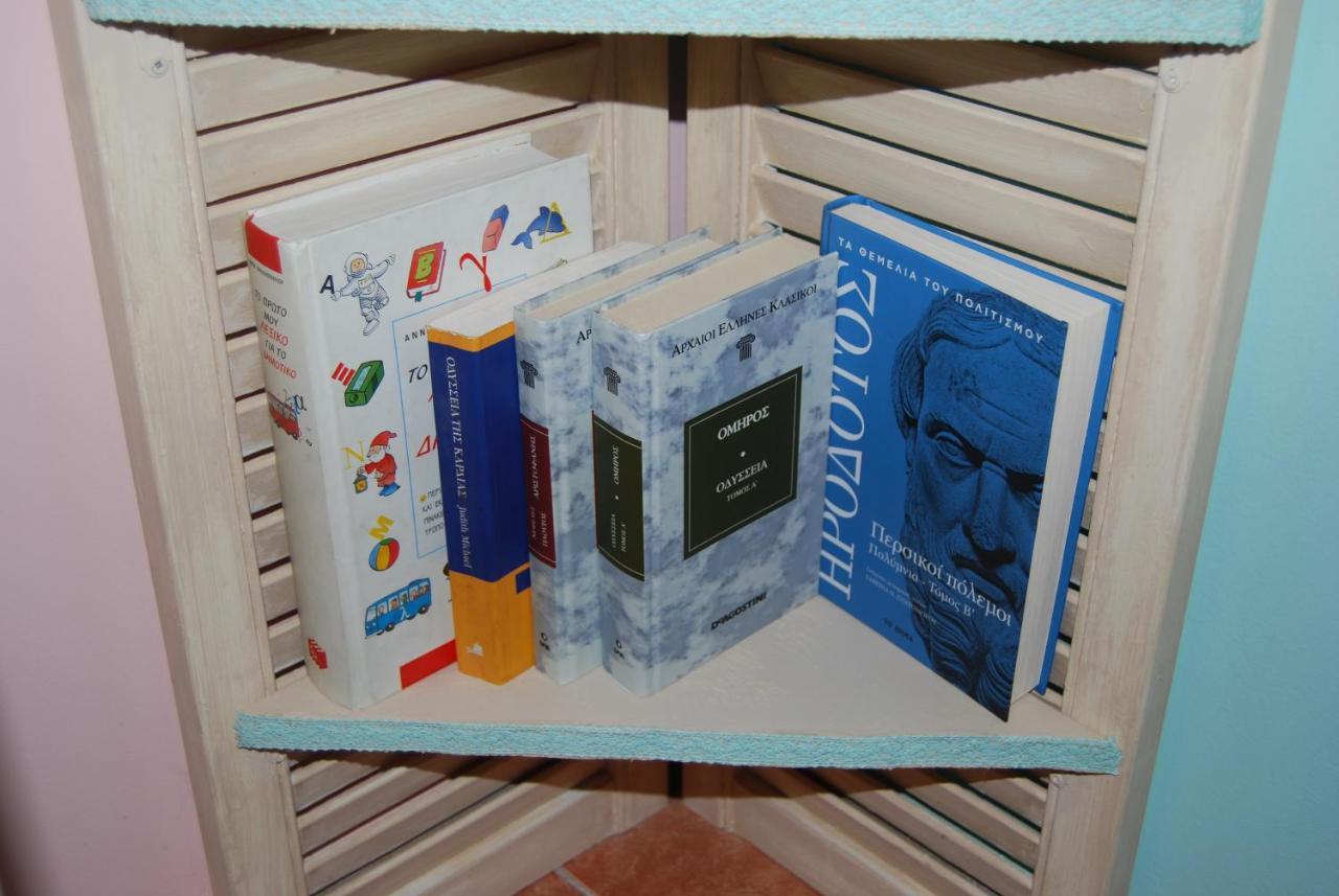 Luxury Traditional Room The Small Bookstore Kastro-Kyllini Exterior foto
