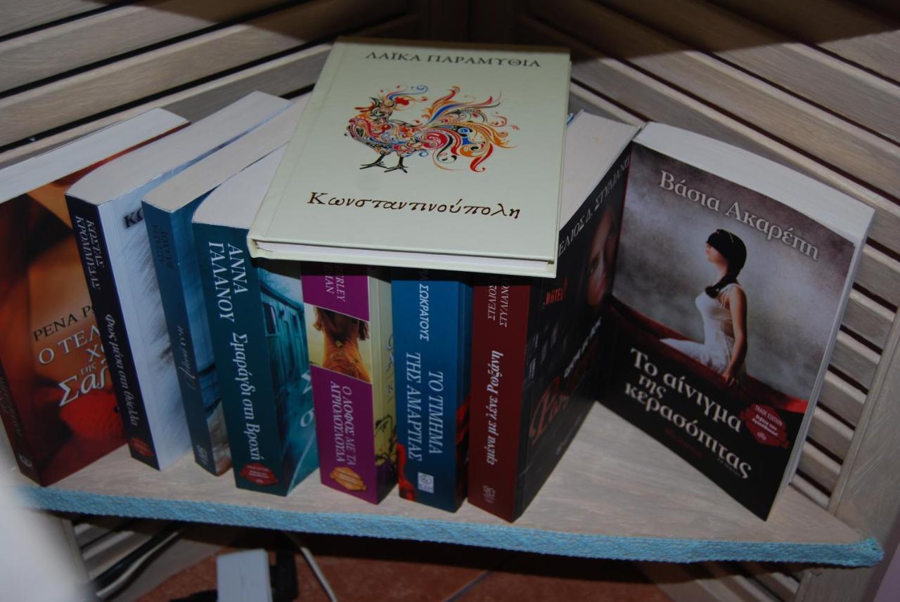 Luxury Traditional Room The Small Bookstore Kastro-Kyllini Exterior foto