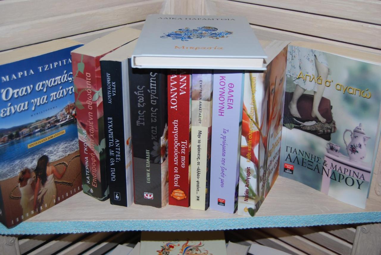 Luxury Traditional Room The Small Bookstore Kastro-Kyllini Exterior foto